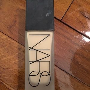 NARS All Day Luminous Weightless Foundation; Gobi